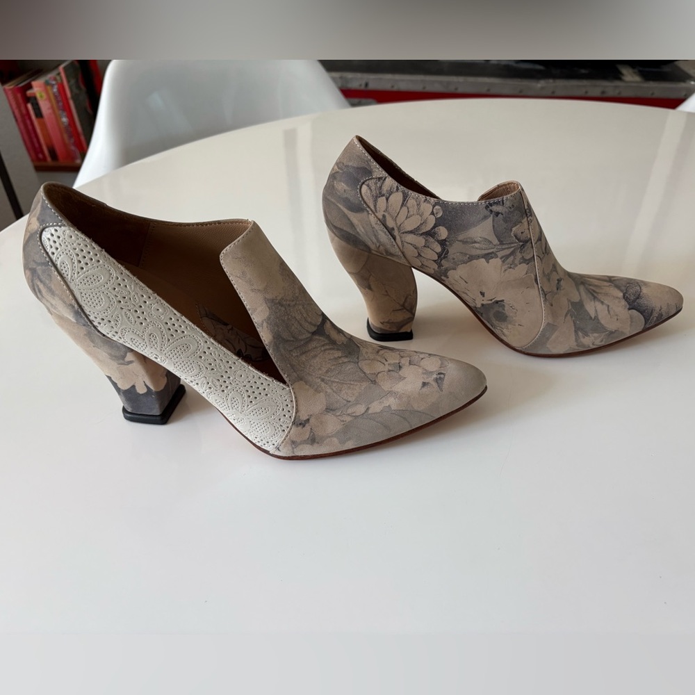 John Fluevog Women's Floral Beige Shoes
